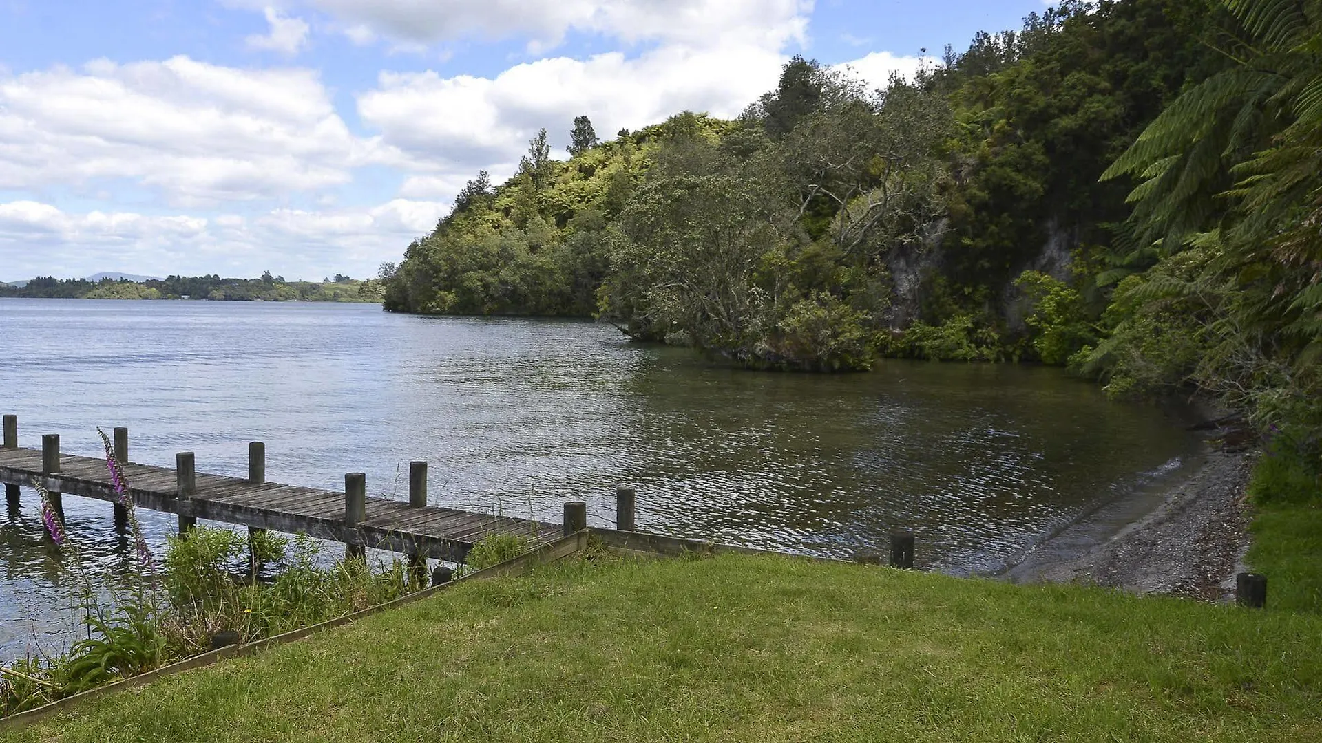 Lakefront Holiday Home Rotorua New Zealand