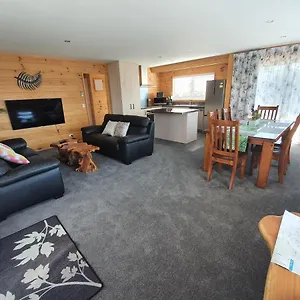 Folia Domus Nz, Redwoods, Mbt Holiday home